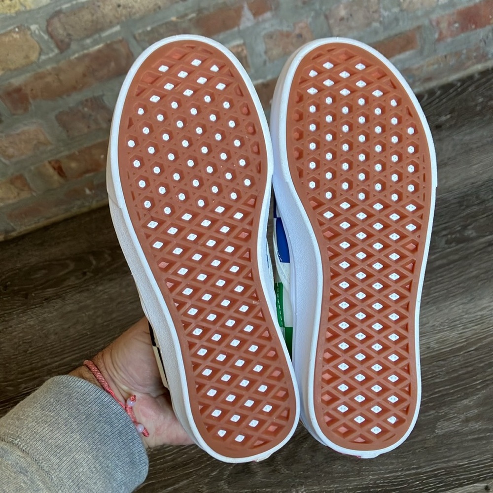 Vans - Picture 8 of 12